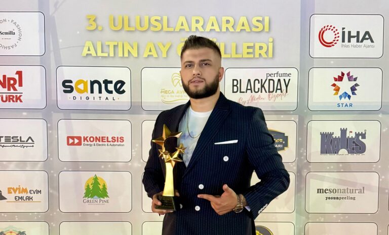 Sosyal Medya Devi Pr Ve Basın Danışmanı Gökalp Tekmanlı 4.Ödülünü Aldı !